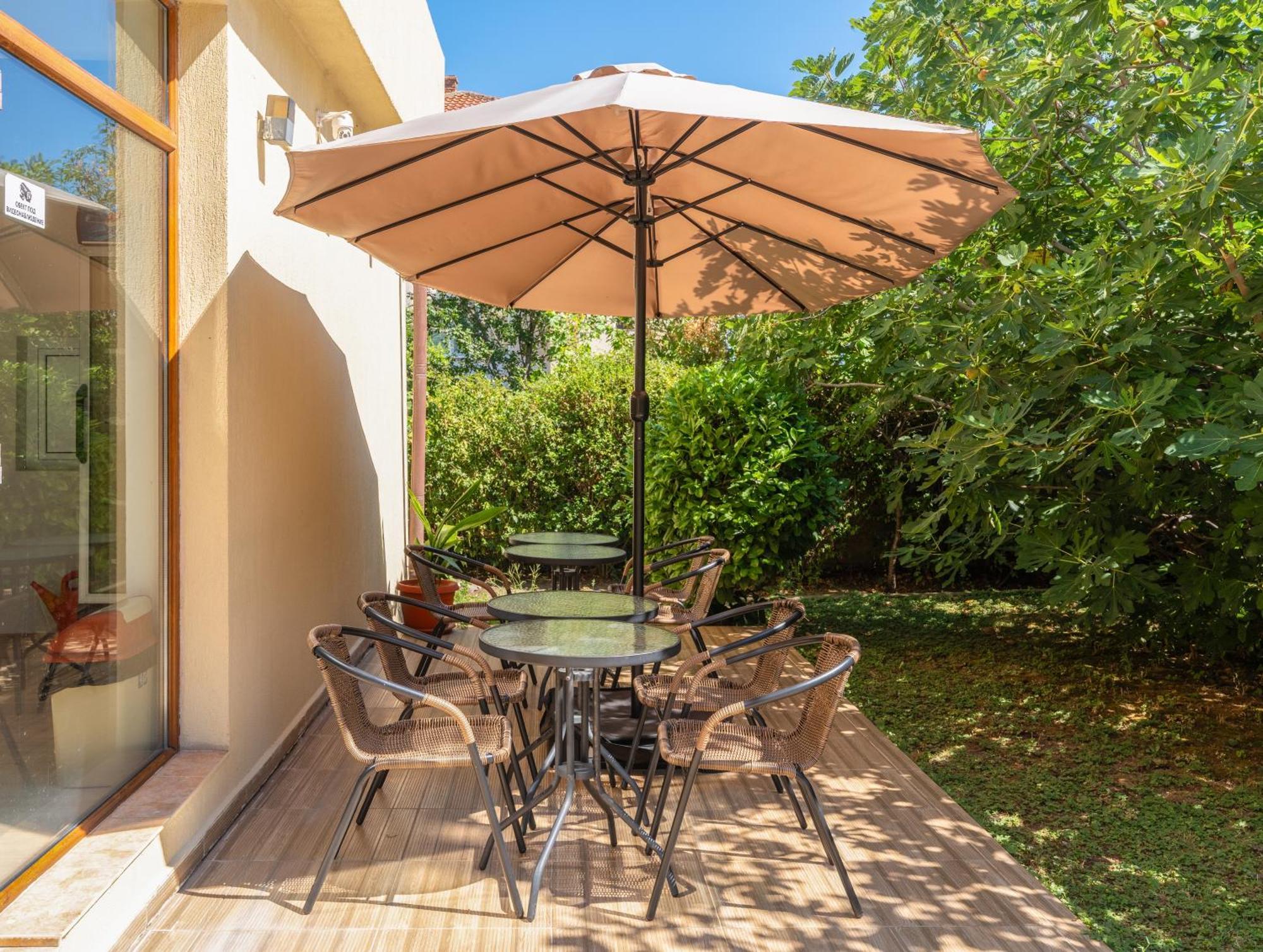 Hotel Milan Primorsko Exterior photo