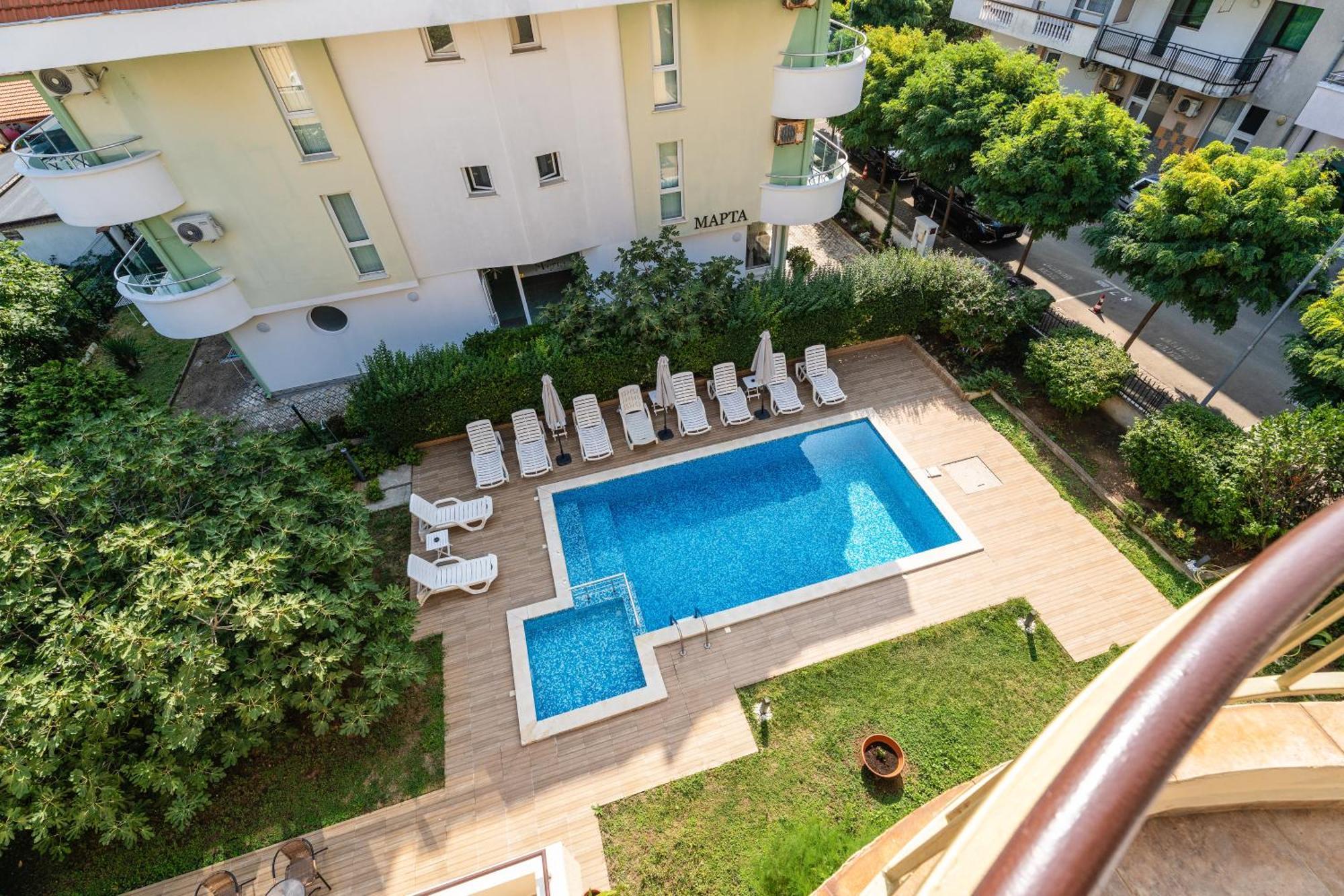 Hotel Milan Primorsko Exterior photo
