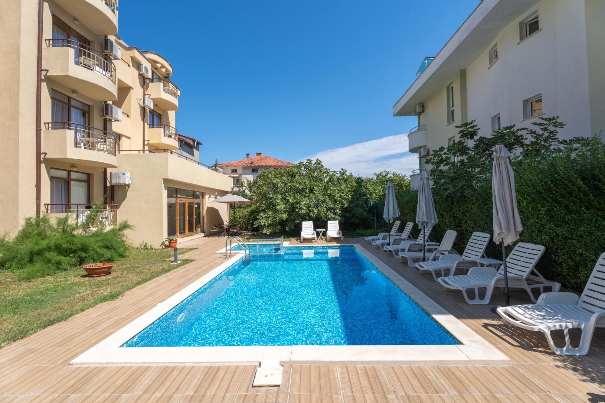 Hotel Milan Primorsko Exterior photo