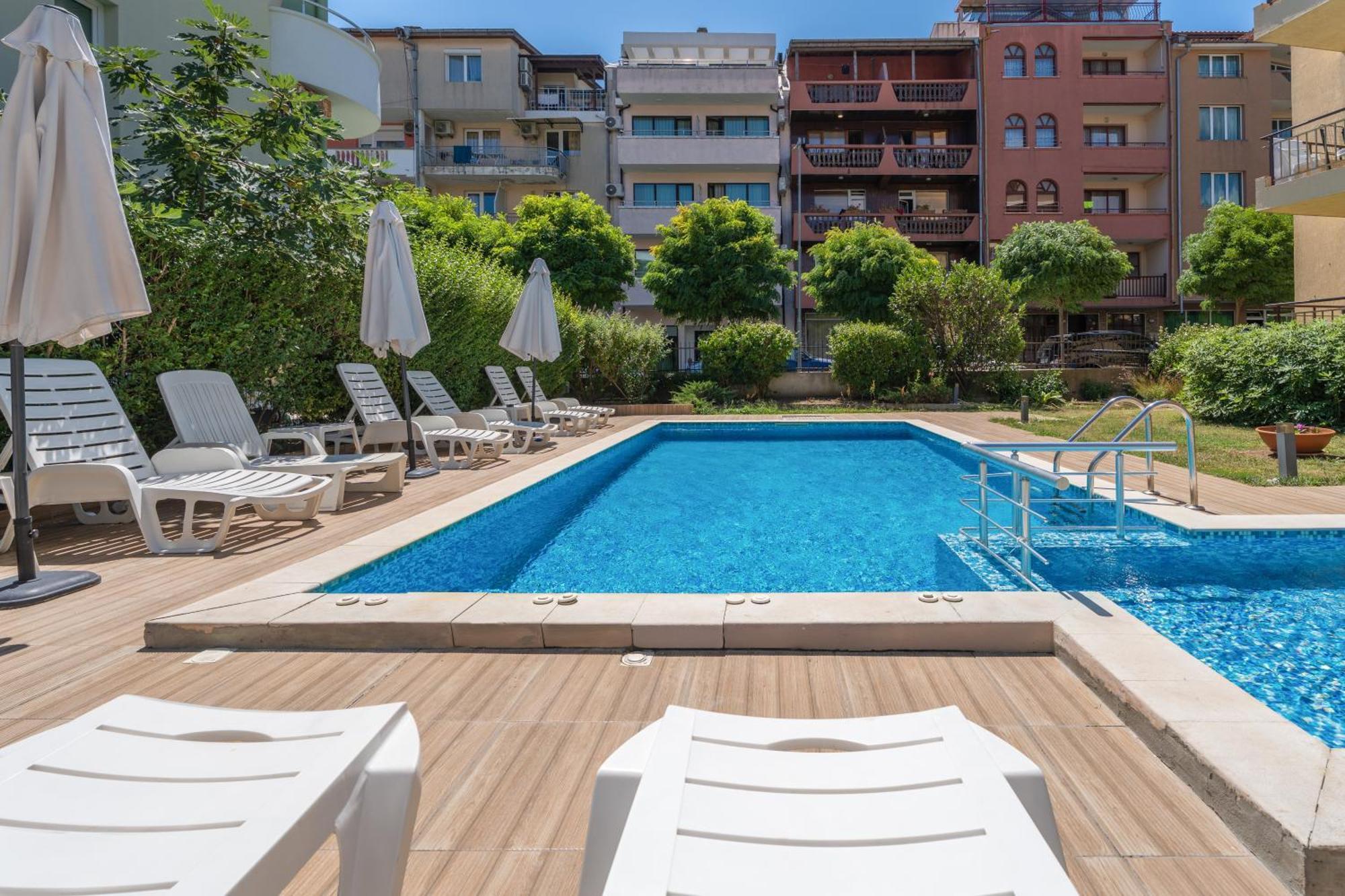 Hotel Milan Primorsko Exterior photo