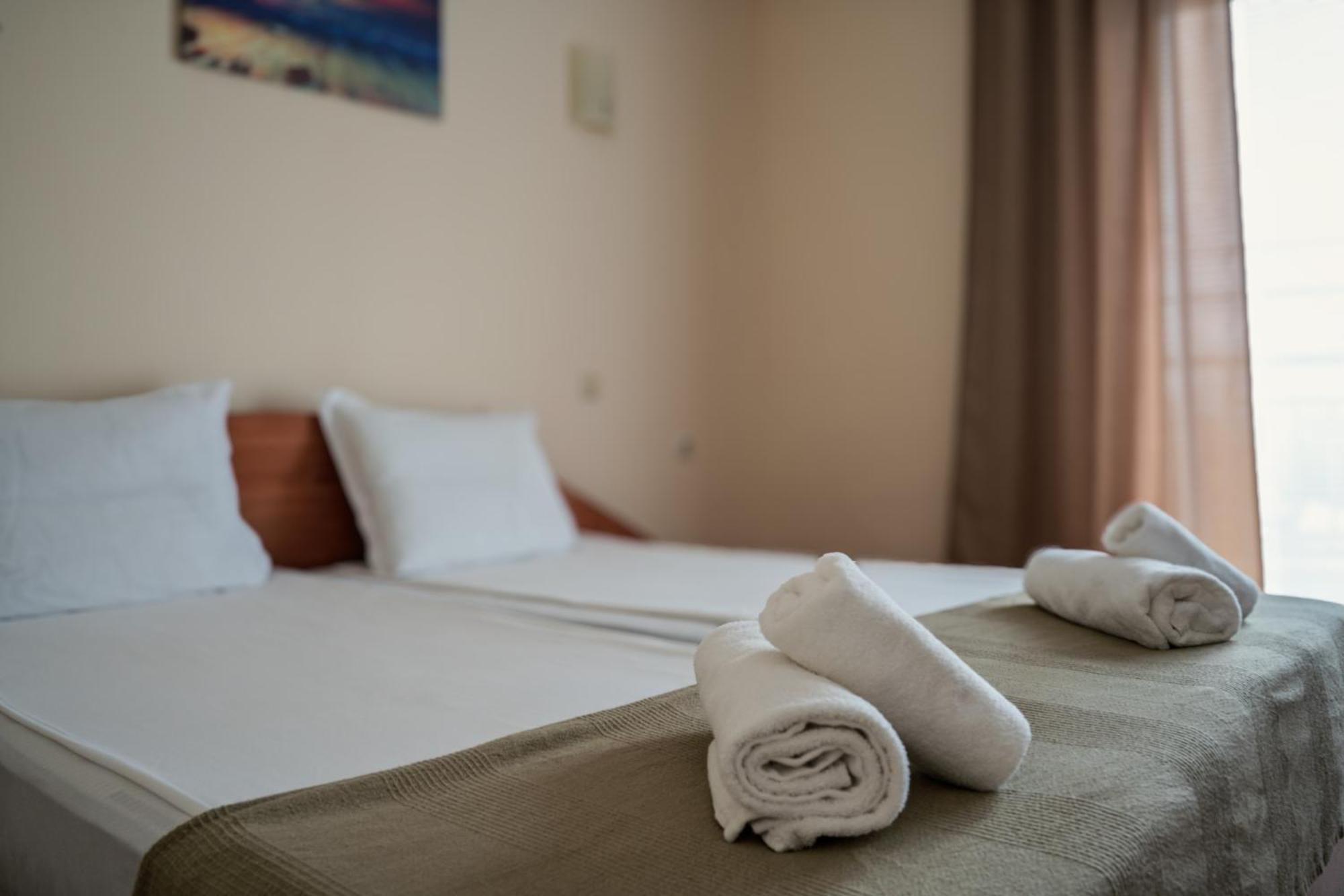 Hotel Milan Primorsko Exterior photo