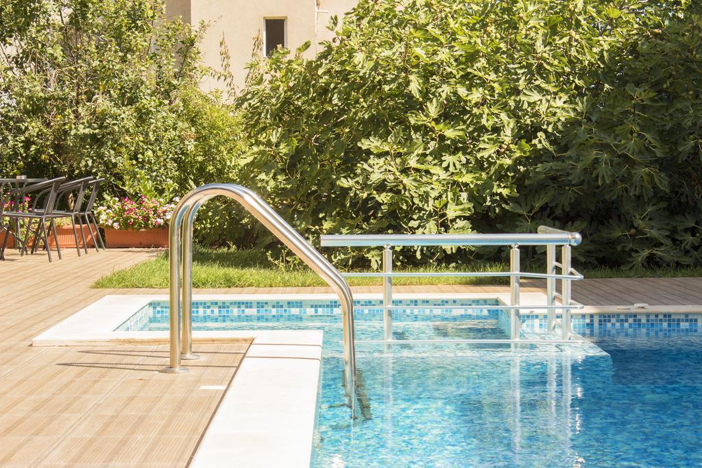 Hotel Milan Primorsko Exterior photo