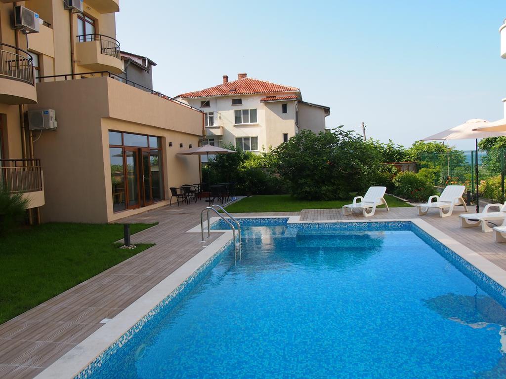 Hotel Milan Primorsko Exterior photo