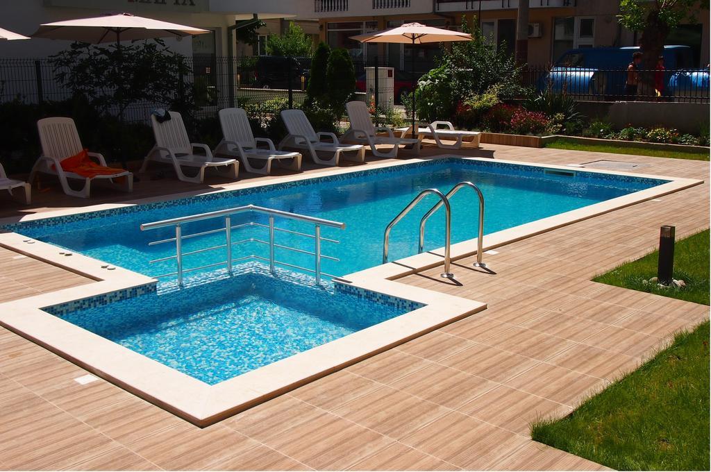 Hotel Milan Primorsko Exterior photo