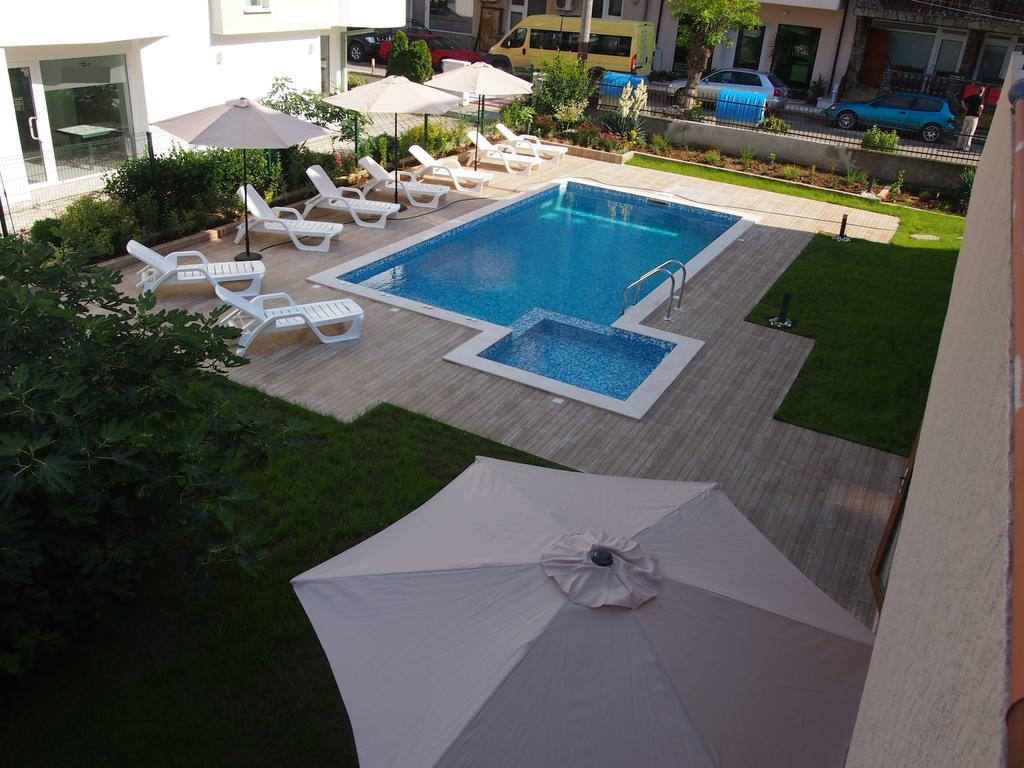Hotel Milan Primorsko Exterior photo